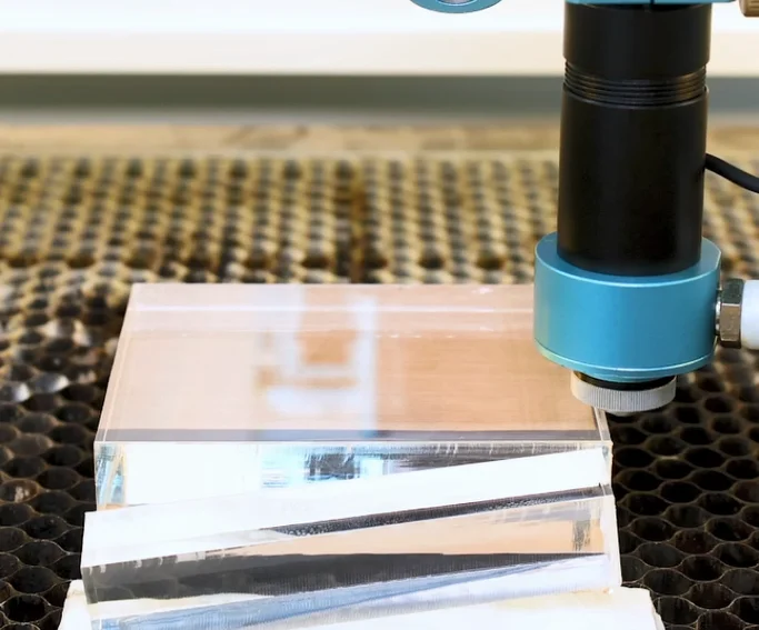 1779158600643759.png Nova-Plus-51-60W-RF-CO₂-laser-machine-can-cut-through-a-20mm-acrylic-easily.png