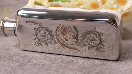 Titanium Wine Flask マーキング Sample by Titan Titanium Wine Flask マーキング Sample by Titan
